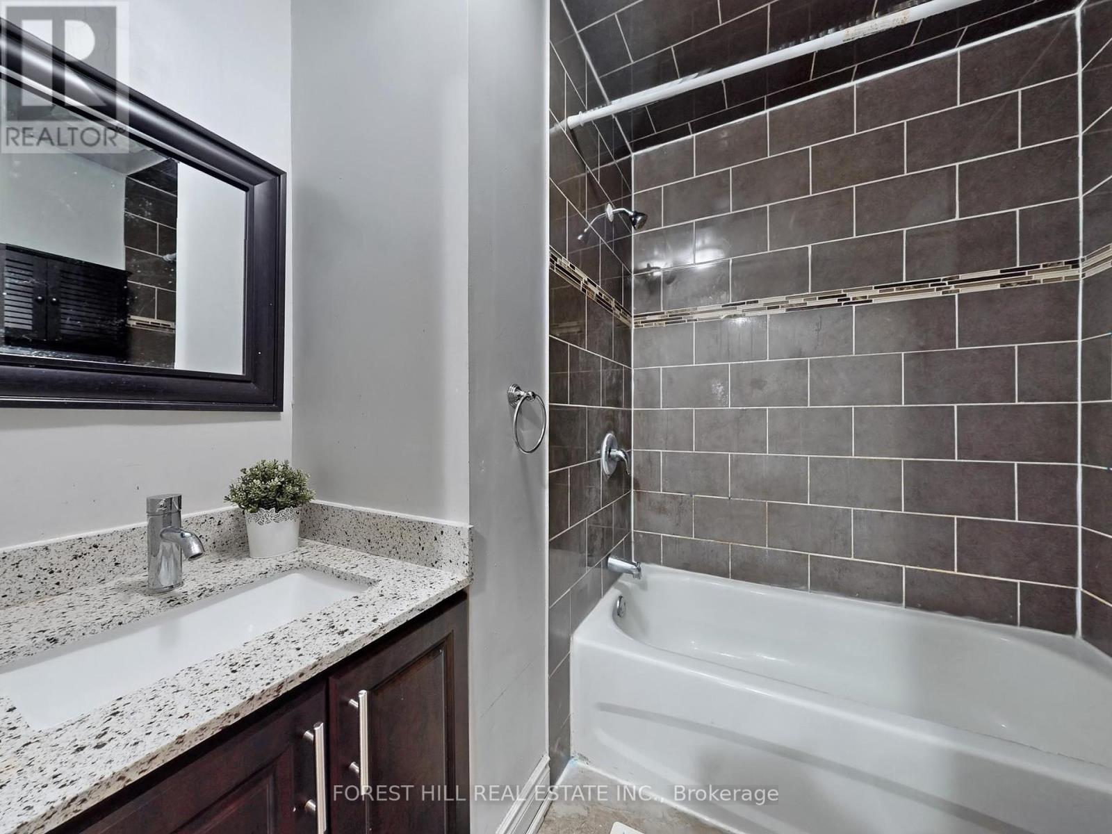 44 Herkley Drive N, Brampton, Ontario  L6V 2E8 - Photo 25 - W12153628
