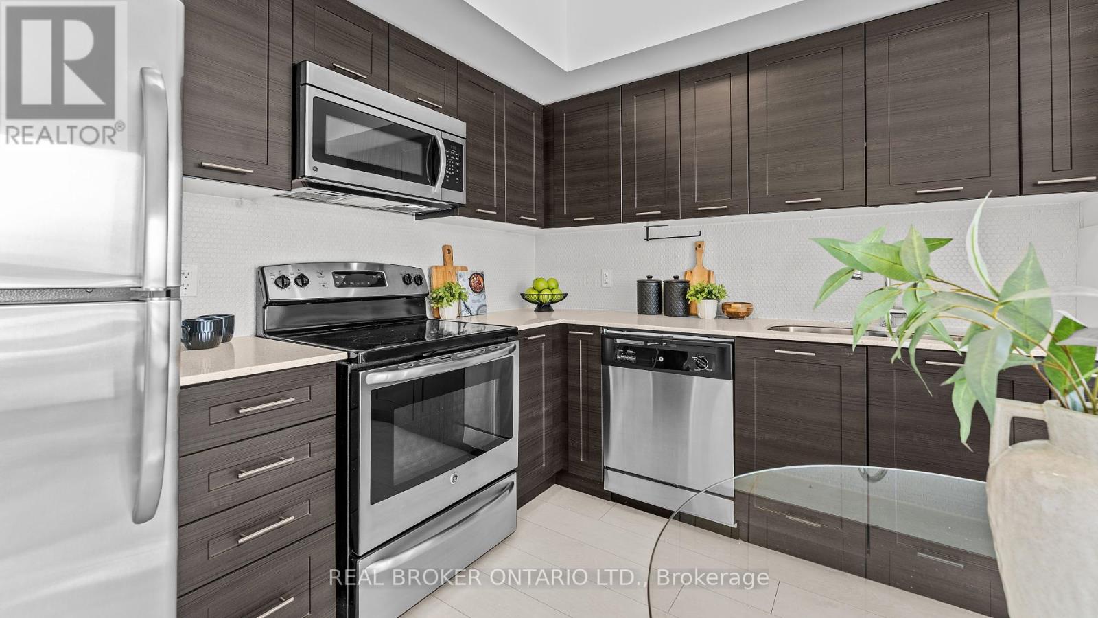 1604 - 2220 Lake Shore Boulevard W, Toronto, Ontario  M8V 0C1 - Photo 7 - W12153656