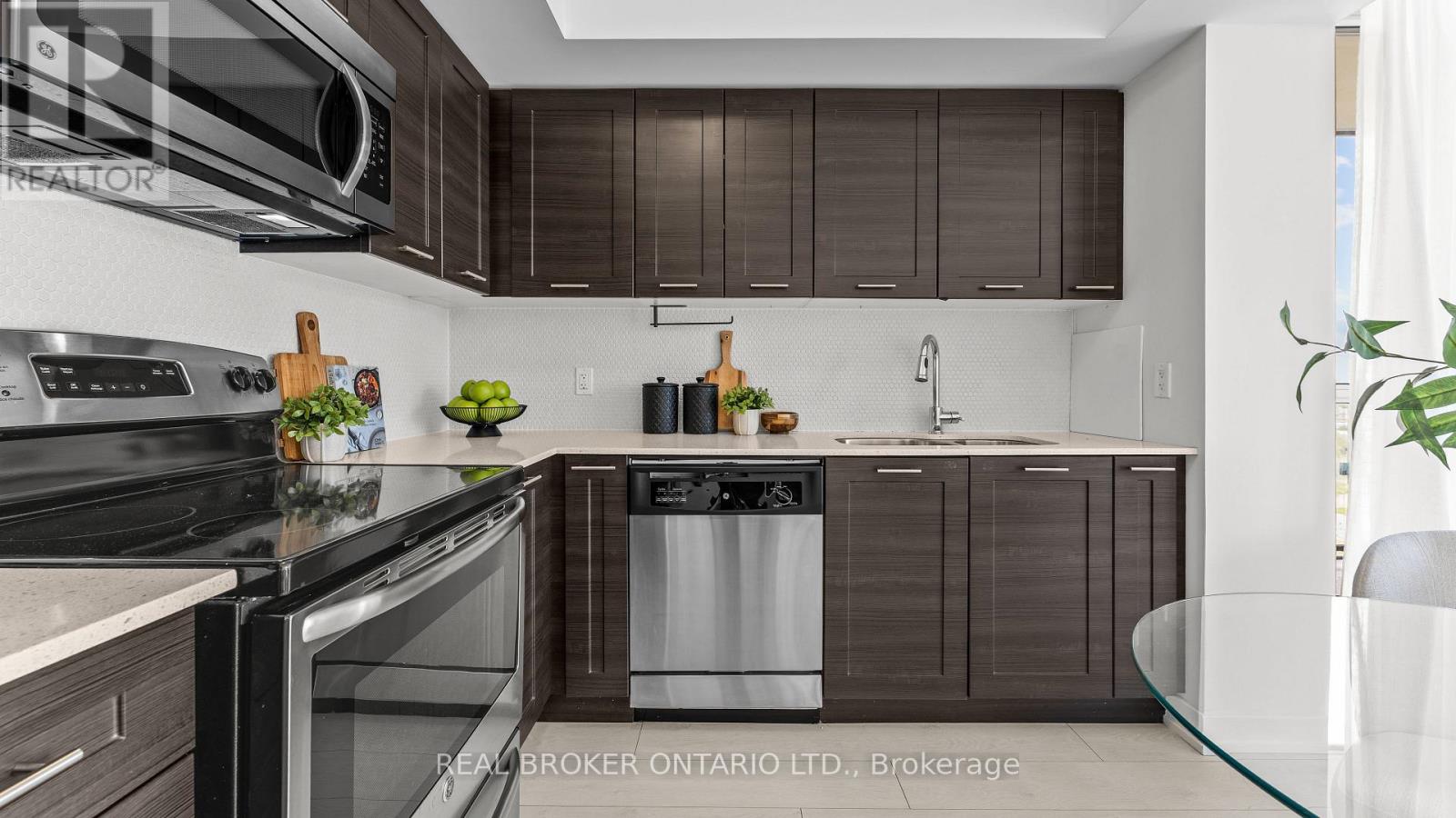1604 - 2220 Lake Shore Boulevard W, Toronto, Ontario  M8V 0C1 - Photo 8 - W12153656