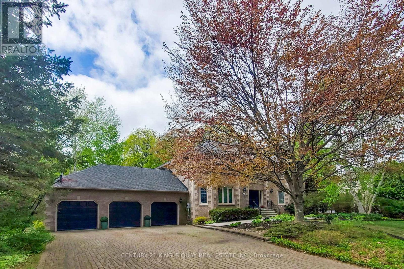 110 Crawford Crescent, Milton (Campbellville), Ontario  L0P 1B0 - Photo 1 - W12153684