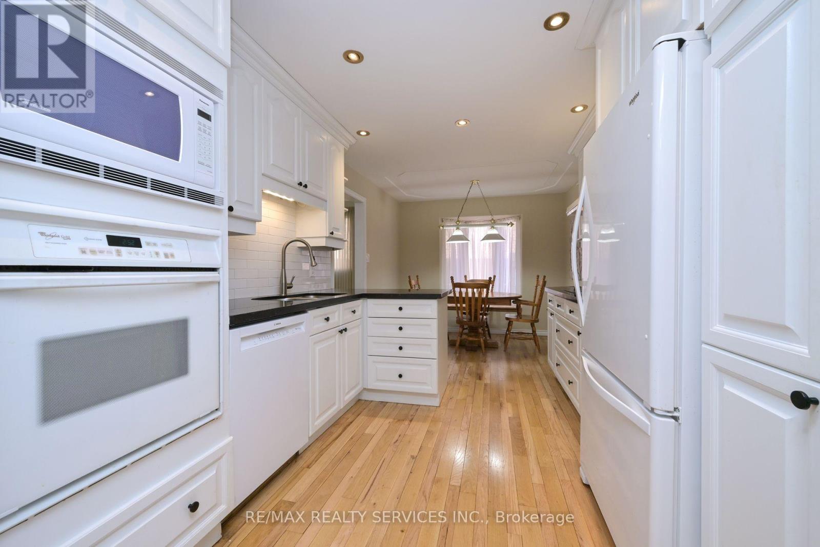 68 Princeton Terrace, Brampton (Northgate), Ontario  L6S 3S8 - Photo 5 - W12153685