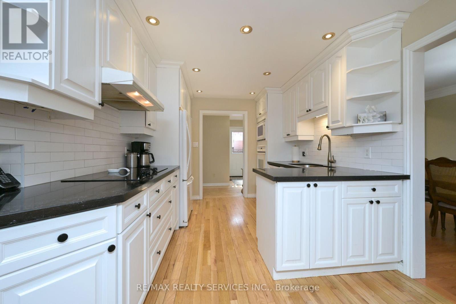 68 Princeton Terrace, Brampton (Northgate), Ontario  L6S 3S8 - Photo 8 - W12153685
