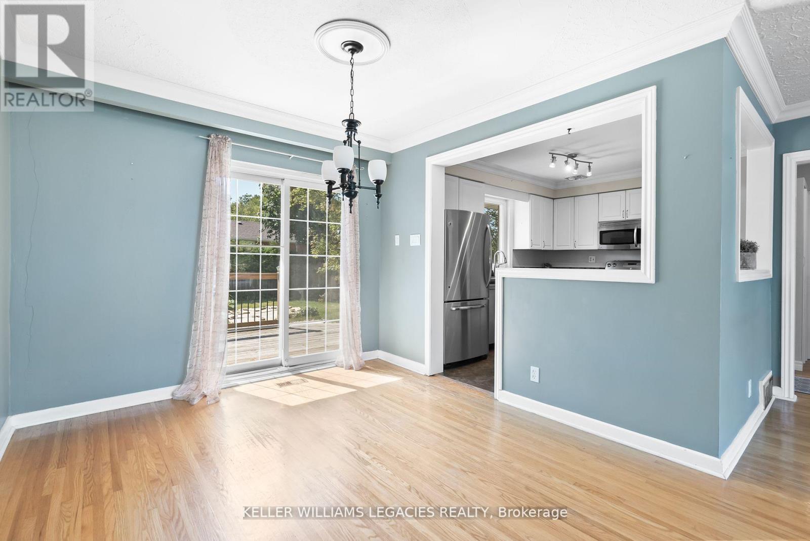 Main Fl - 576 Stephens Crescent, Oakville, Ontario  L6K 1Y3 - Photo 6 - W12153694