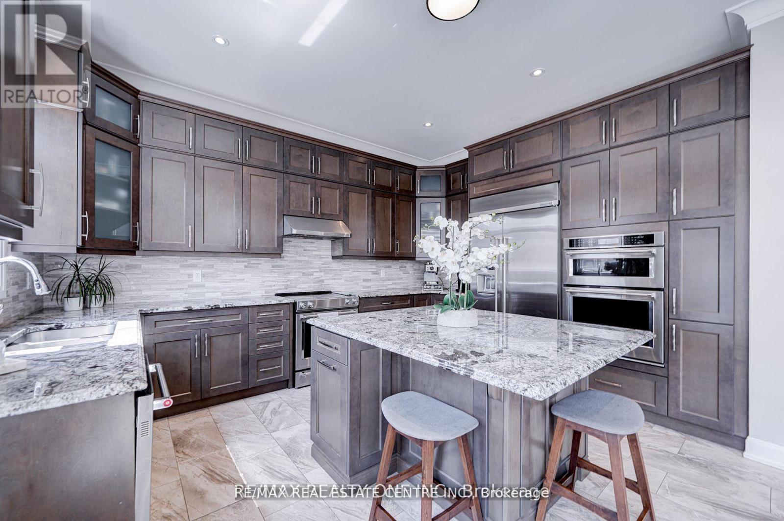 438 North Park Boulevard, Oakville, Ontario  L6M 1N3 - Photo 12 - W12153778