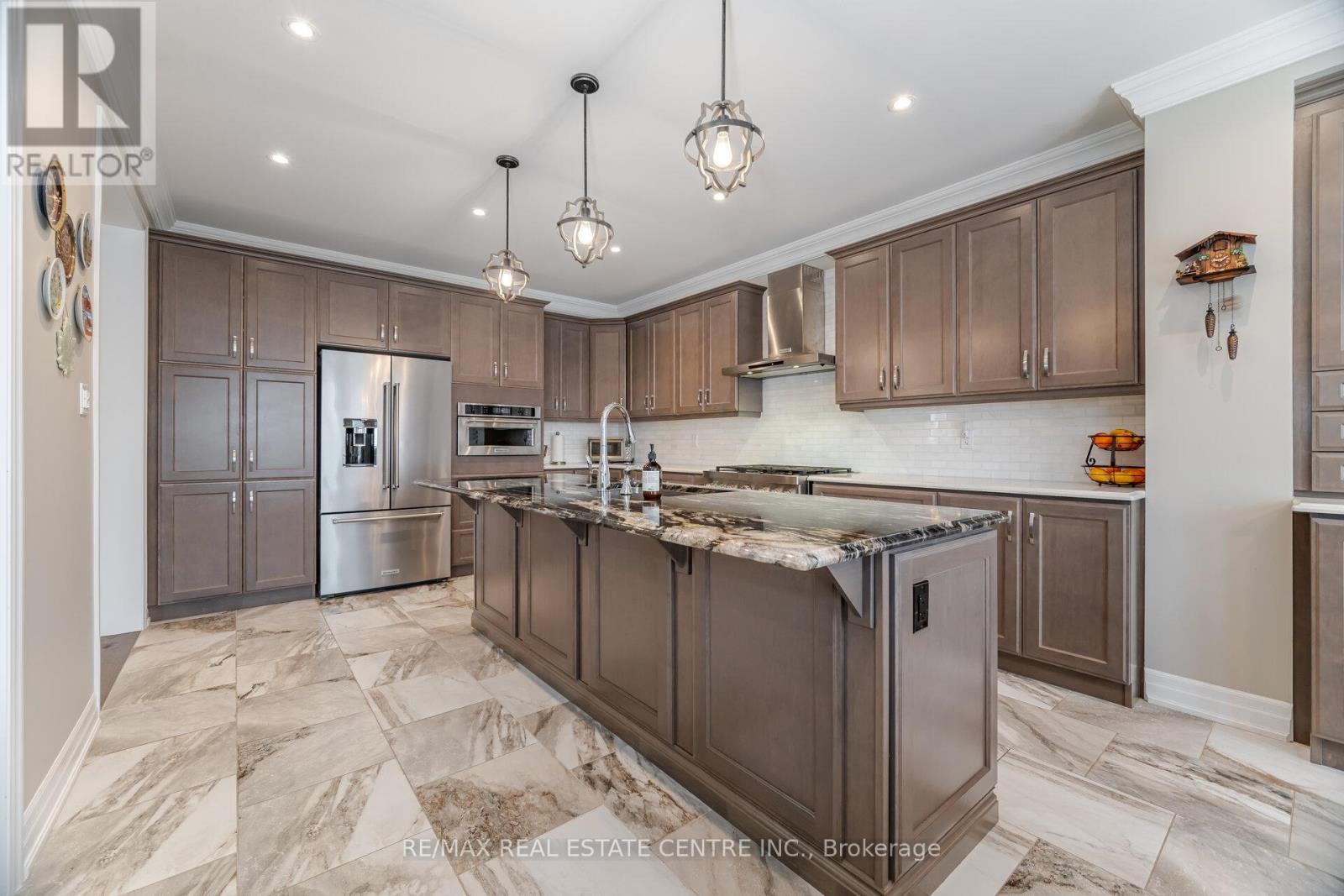 156 Camellia Crescent, Oakville (Go Glenorchy), Ontario  L6H 1L2 - Photo 9 - W12153812