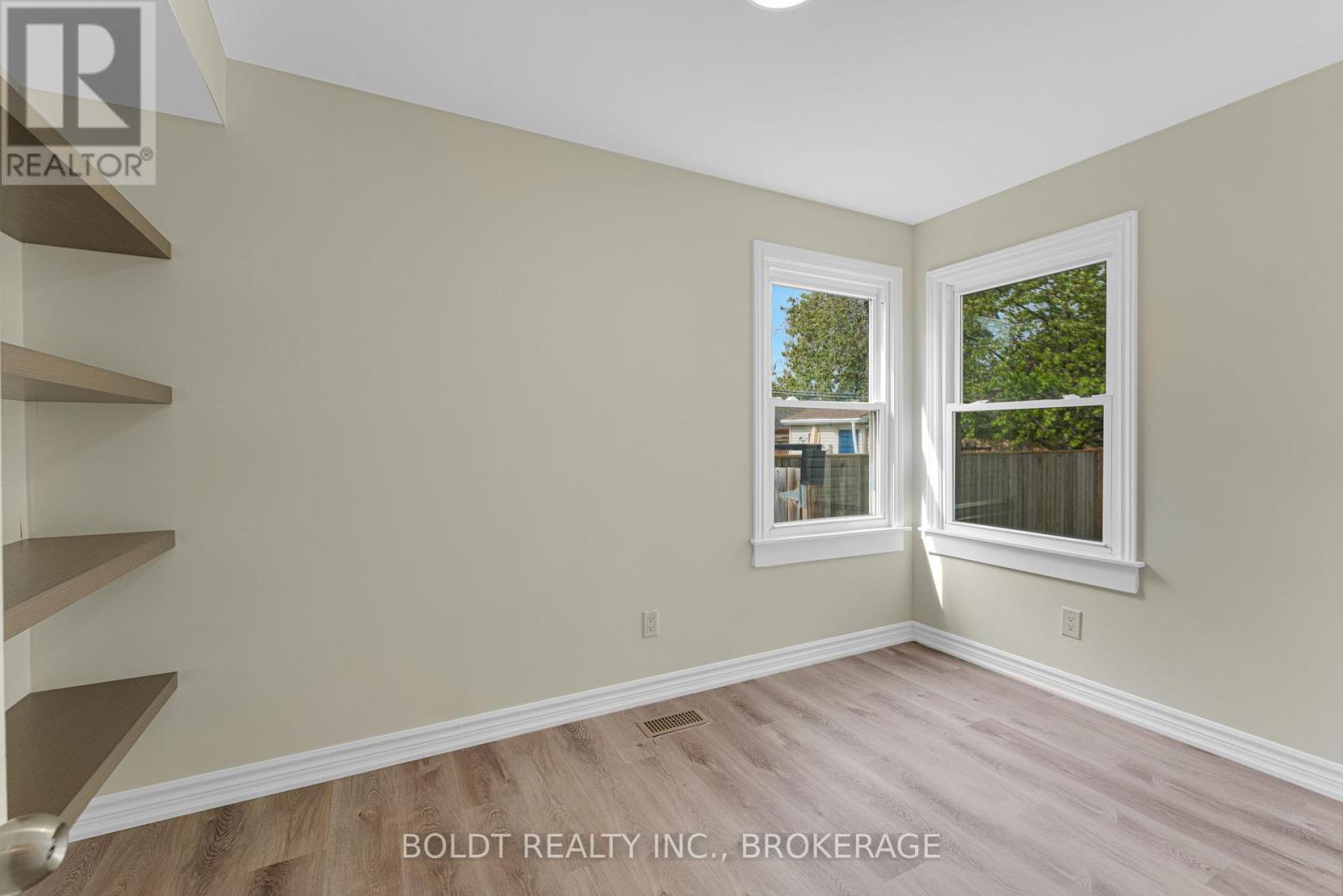29 Parkview Road, St. Catharines, Ontario  L2M 5R8 - Photo 18 - X12153885