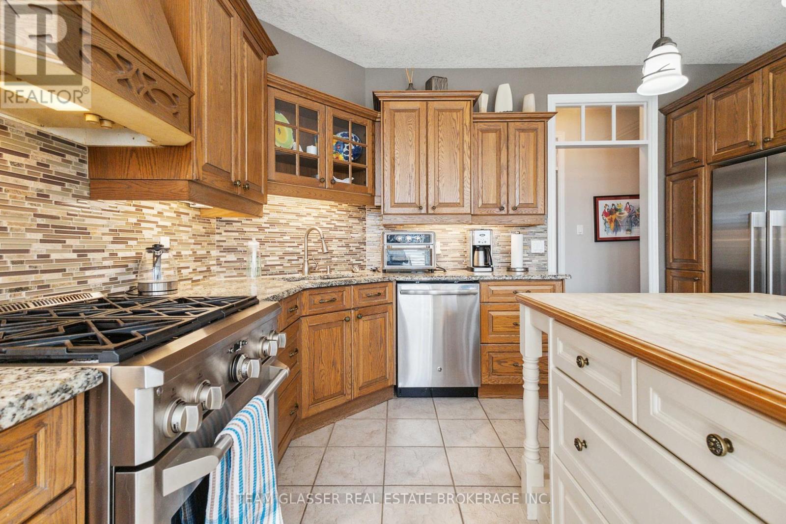 38 Butternut Grove, London South (South B), Ontario  N6K 4J4 - Photo 26 - X12153670