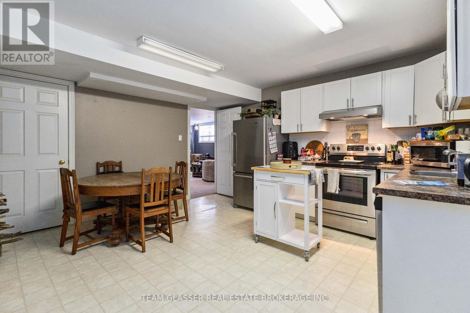 38 Butternut Grove, London South (South B), Ontario  N6K 4J4 - Photo 34 - X12153670