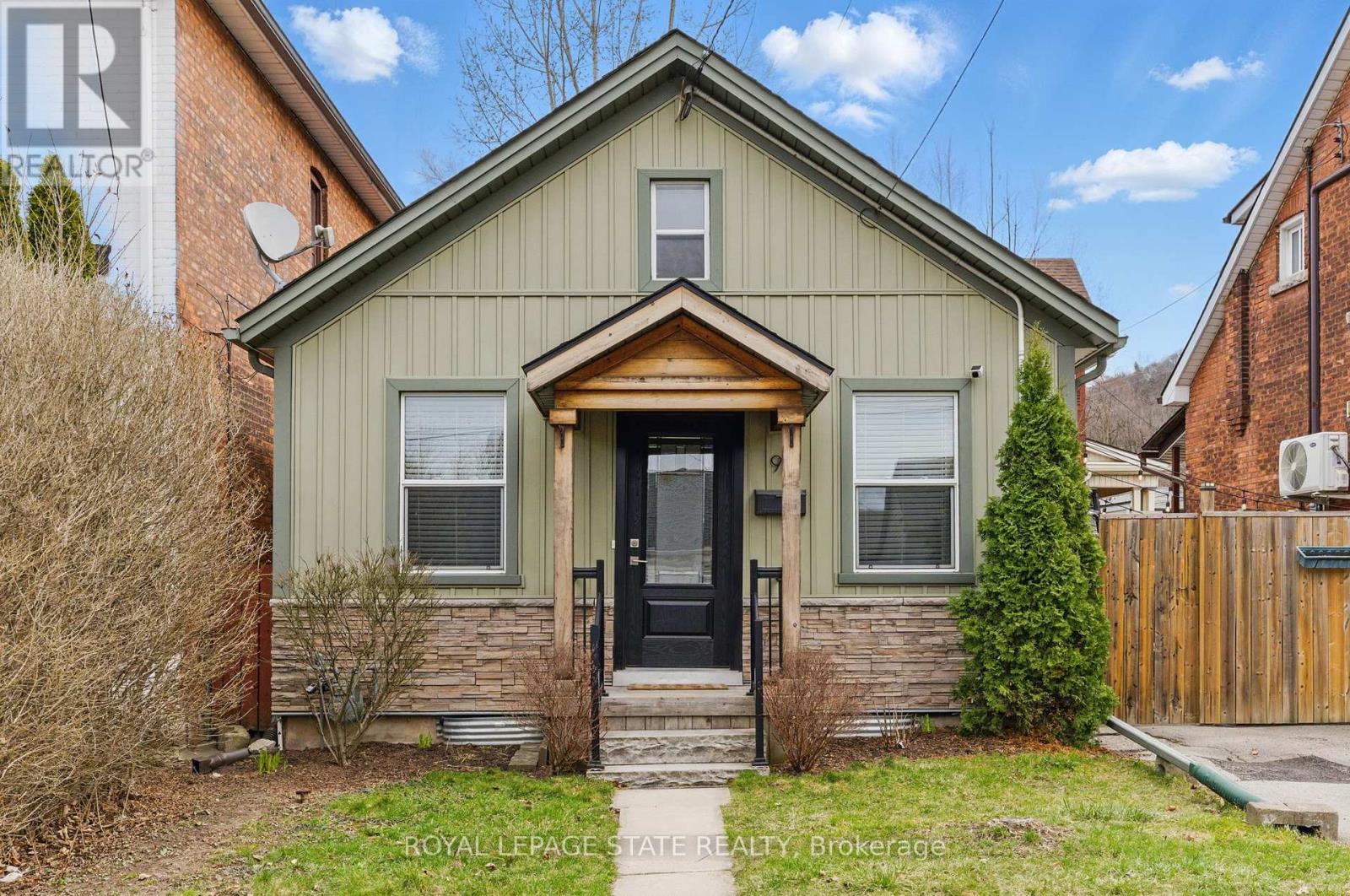 91 AURORA STREET, Hamilton, Ontario