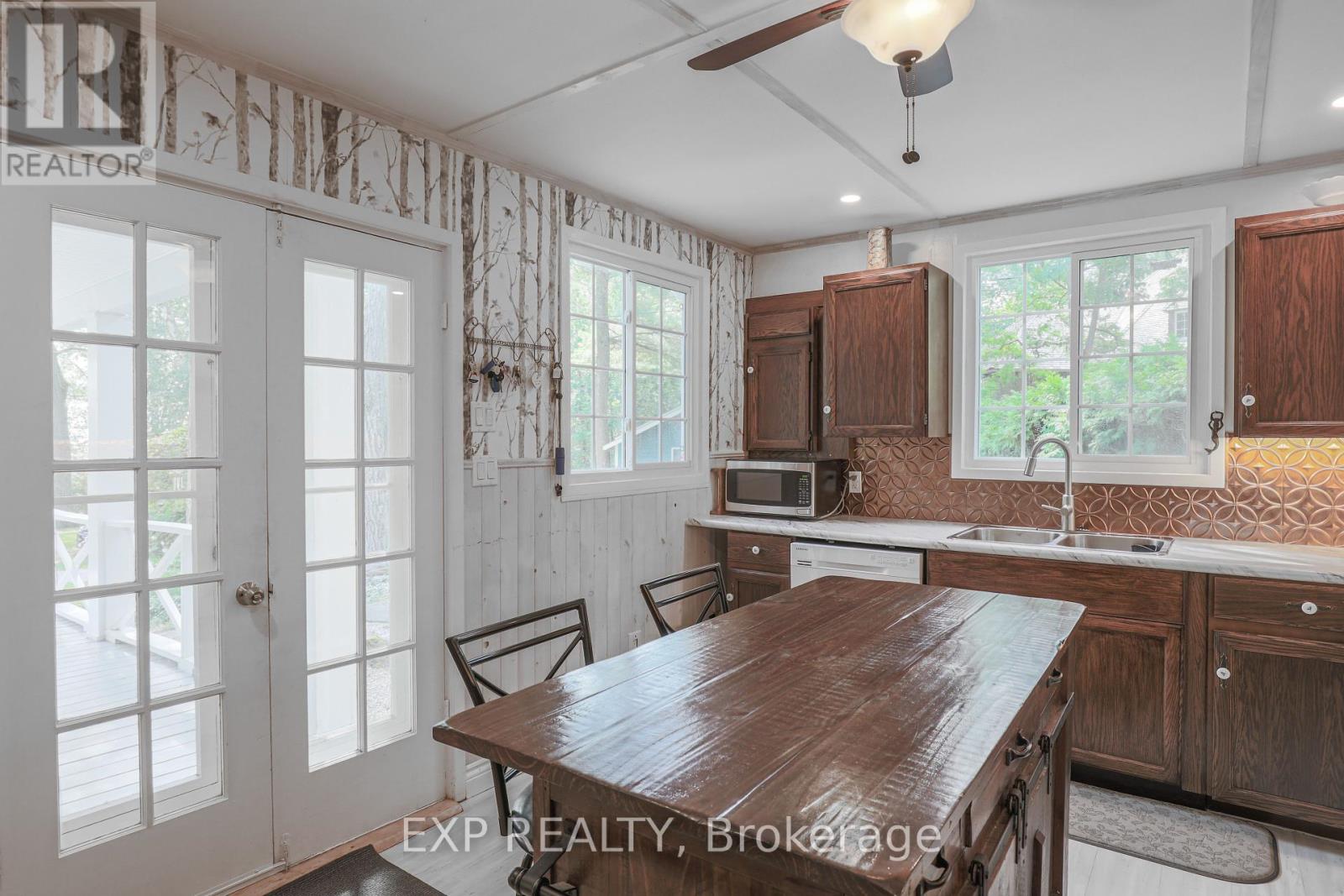 10 Sixth Street, Kawartha Lakes, Ontario  K0M 1N0 - Photo 22 - X12153626