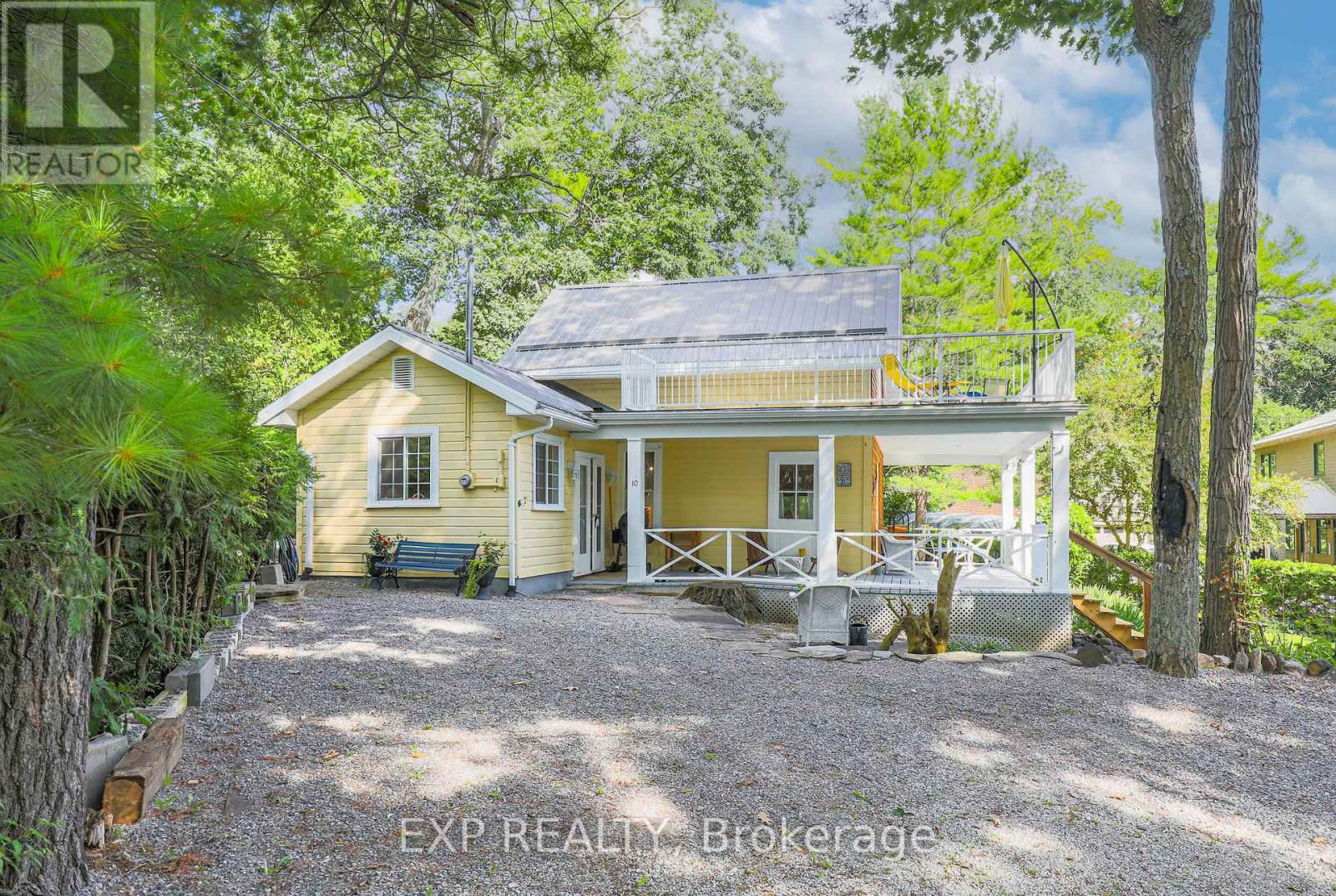 10 Sixth Street, Kawartha Lakes, Ontario  K0M 1N0 - Photo 4 - X12153626