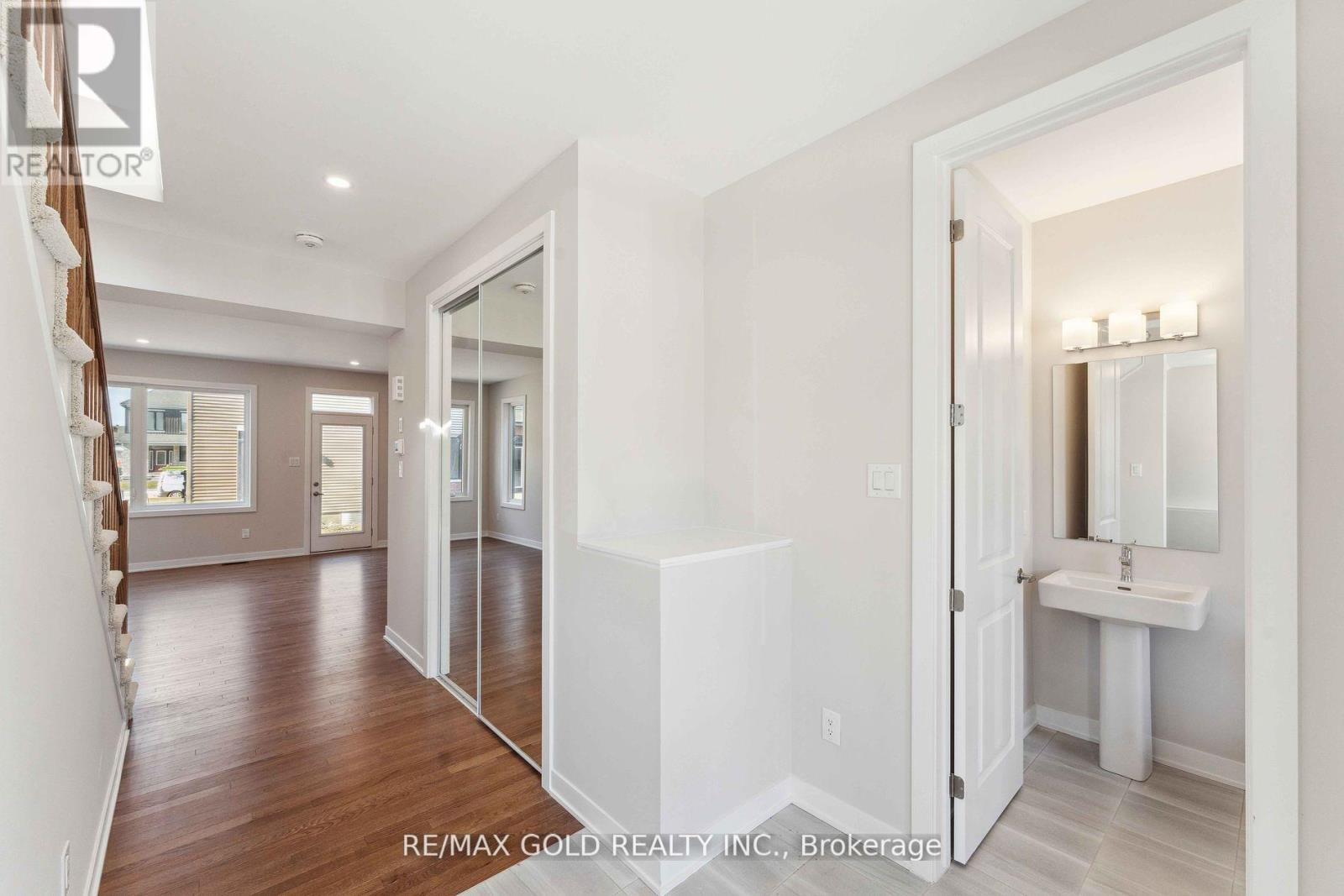 356 Peninsula Road, Ottawa, Ontario  K0A 2Z0 - Photo 4 - X12153651