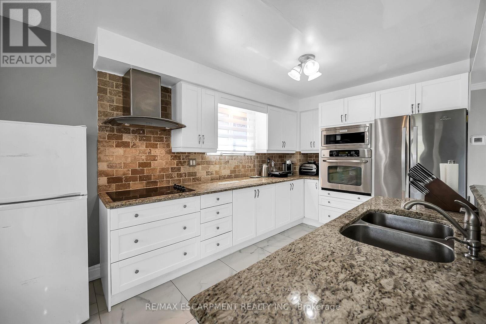 707 Upper Wentworth Street, Hamilton, Ontario  L9A 4V6 - Photo 17 - X12153674