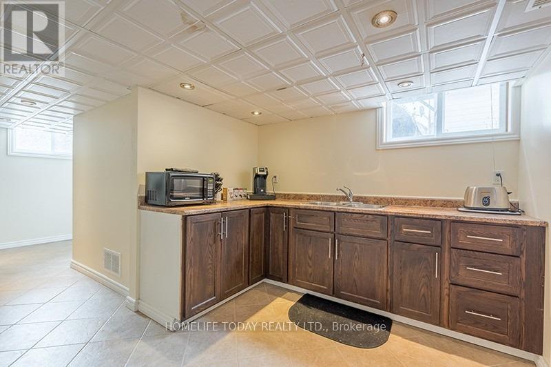 Bsmt - 947 Southlawn Drive, Peterborough, Ontario  K9J 1E9 - Photo 8 - X12153683