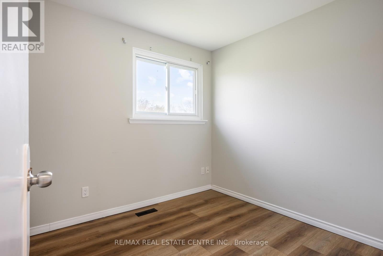 140 Susan Street, Shelburne, Ontario  L9W 2W4 - Photo 15 - X12153690