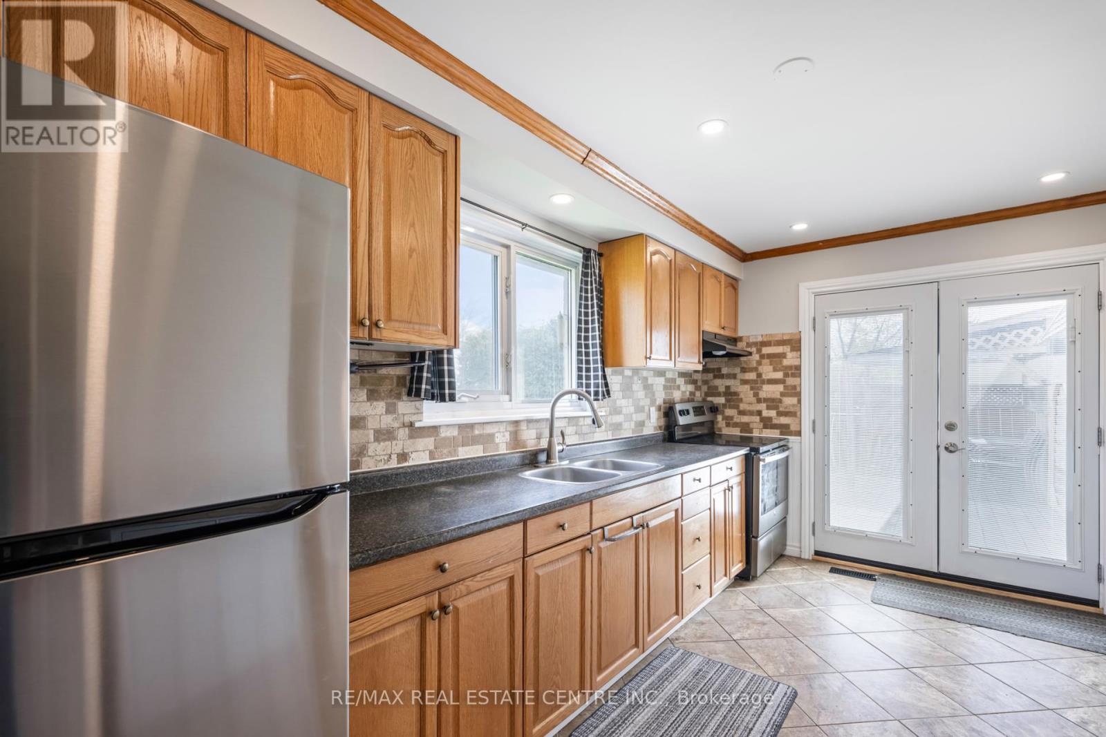 140 Susan Street, Shelburne, Ontario  L9W 2W4 - Photo 6 - X12153690