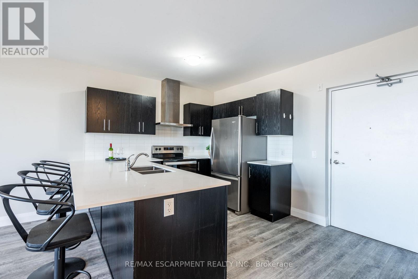 Property at 441 - 1 REDFERN AVENUE image 5