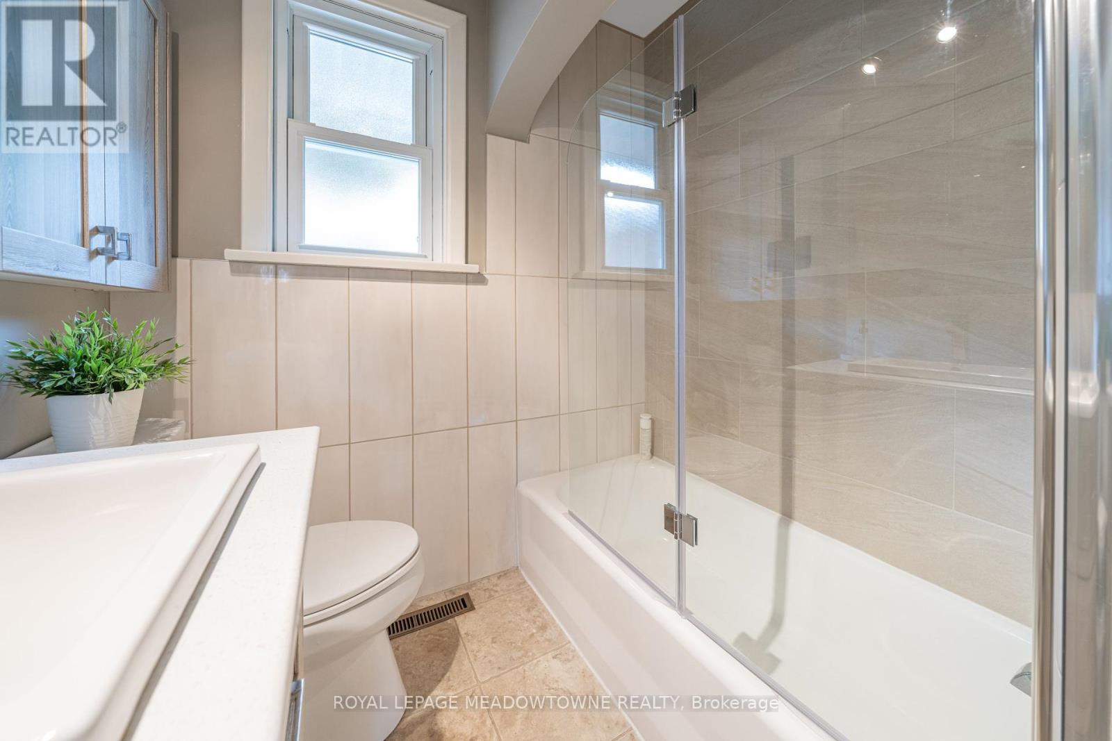 193 Douglas Street, Waterloo, Ontario  N2L 1K6 - Photo 18 - X12153754