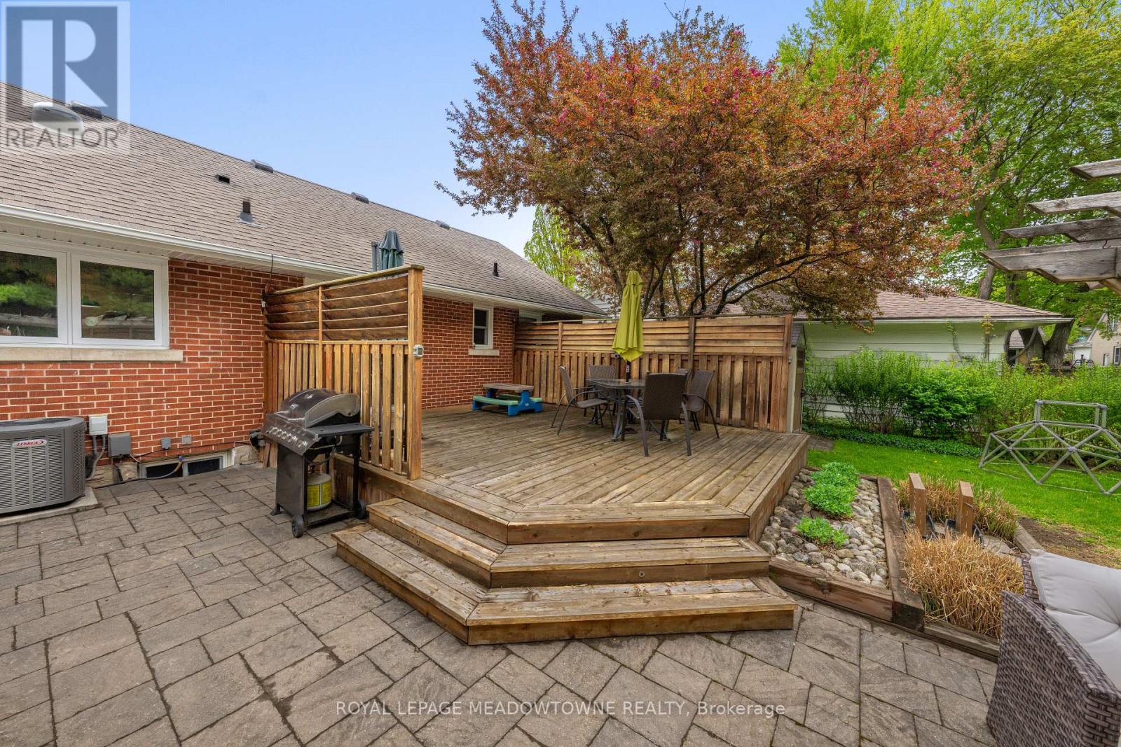 193 Douglas Street, Waterloo, Ontario  N2L 1K6 - Photo 37 - X12153754