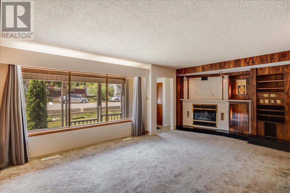 Property at 275 2nd Avenue image 1