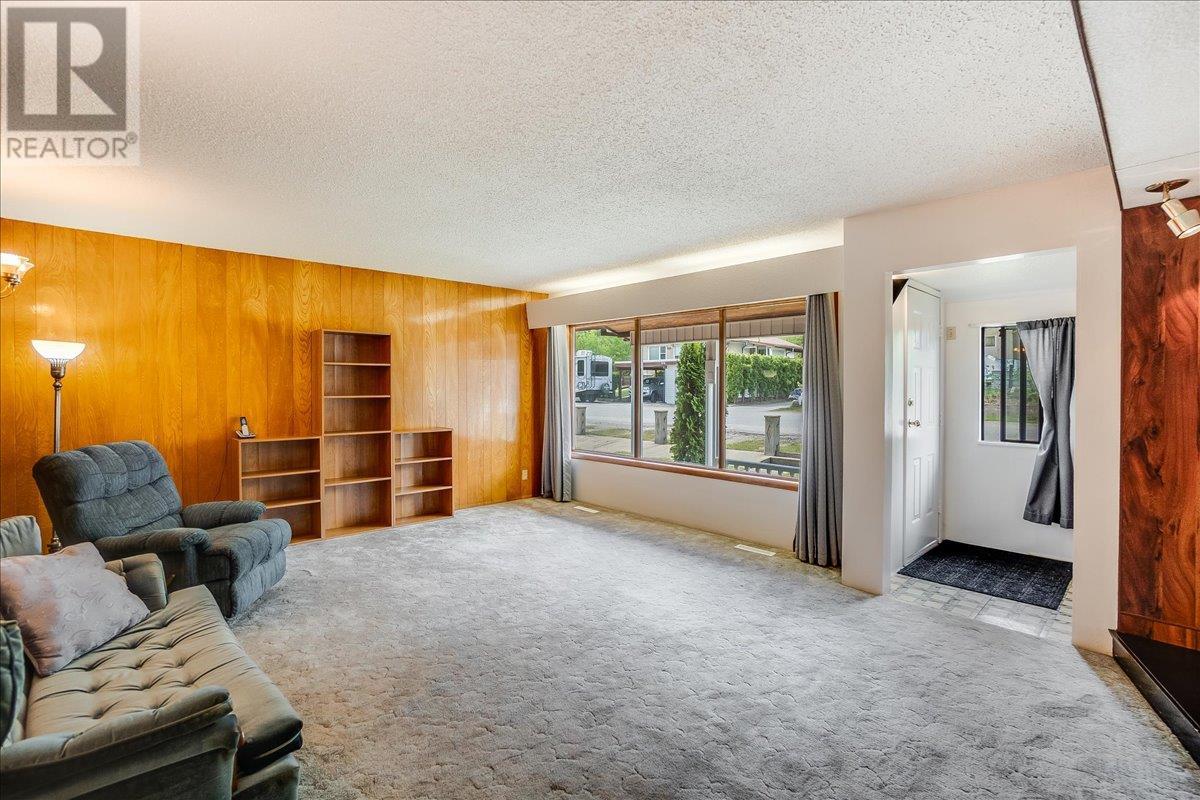 Property at 275 2nd Avenue image 2