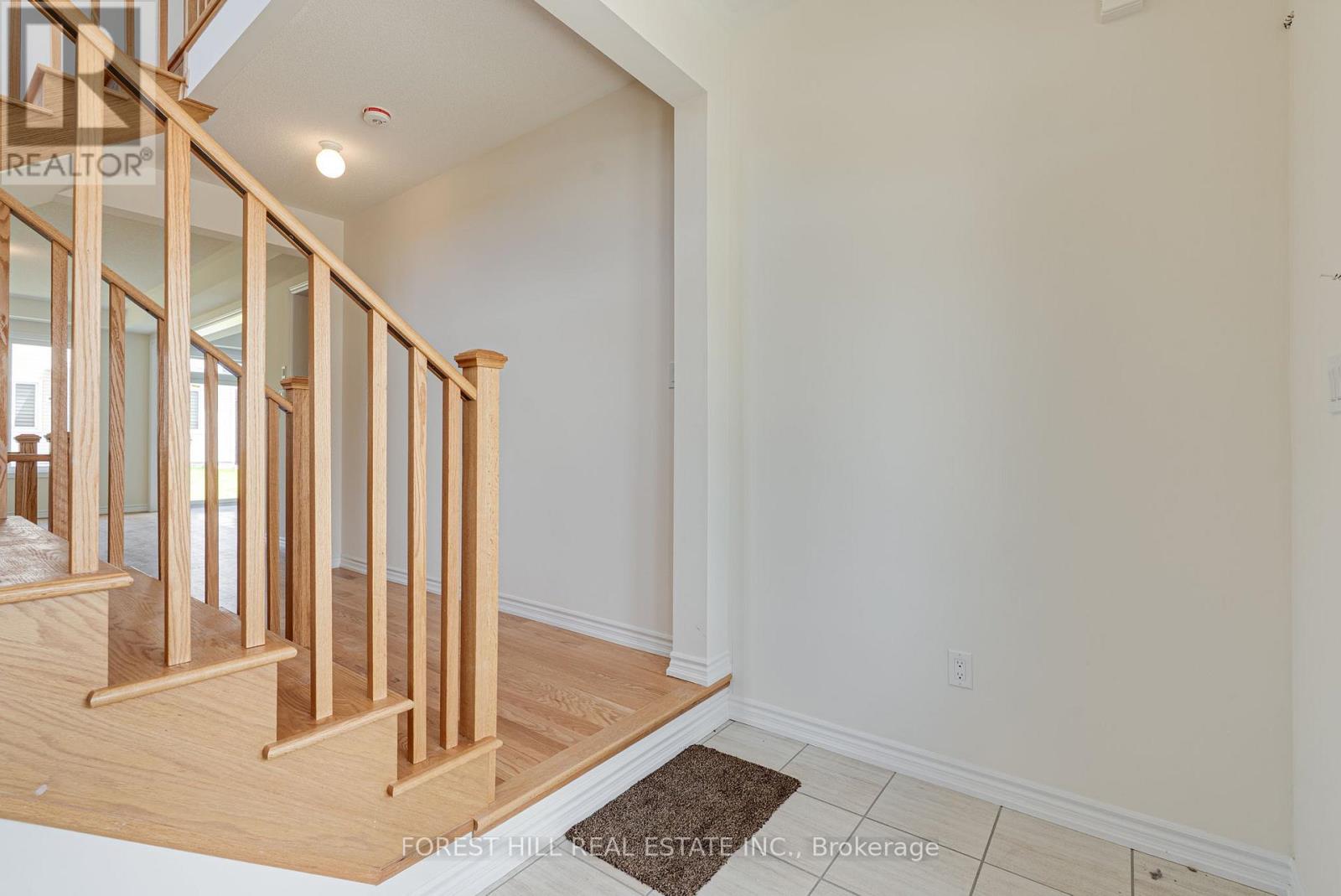 138 Terry Fox Drive, Barrie, Ontario  L9J 0L8 - Photo 4 - S12149227