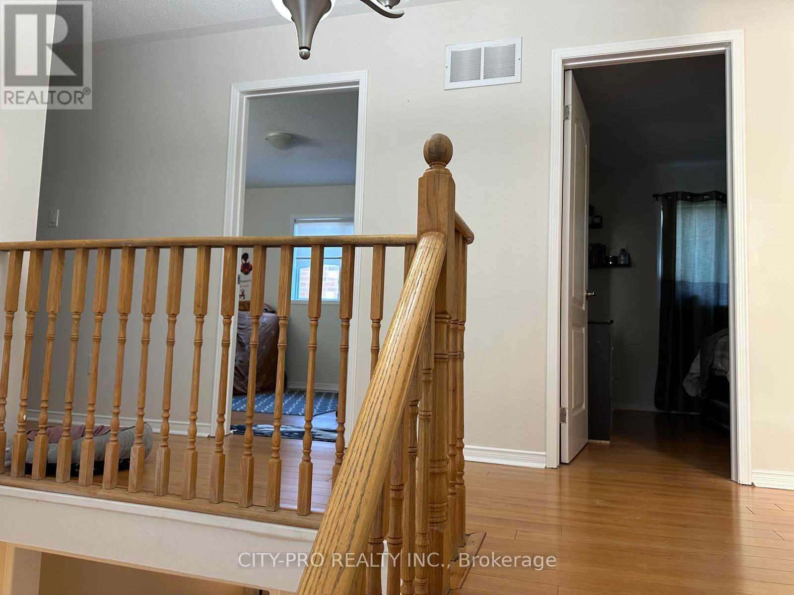 7302 Rosehurst Drive, Mississauga, Ontario  L5N 8H1 - Photo 12 - W12148784
