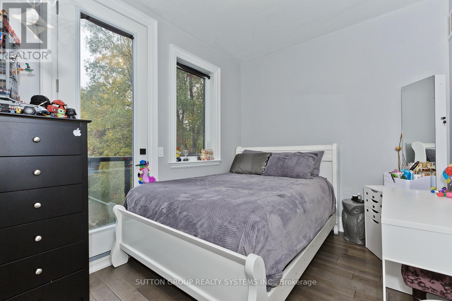 15 Old Oak Drive, Toronto, Ontario  M9A 1A3 - Photo 20 - W12152874