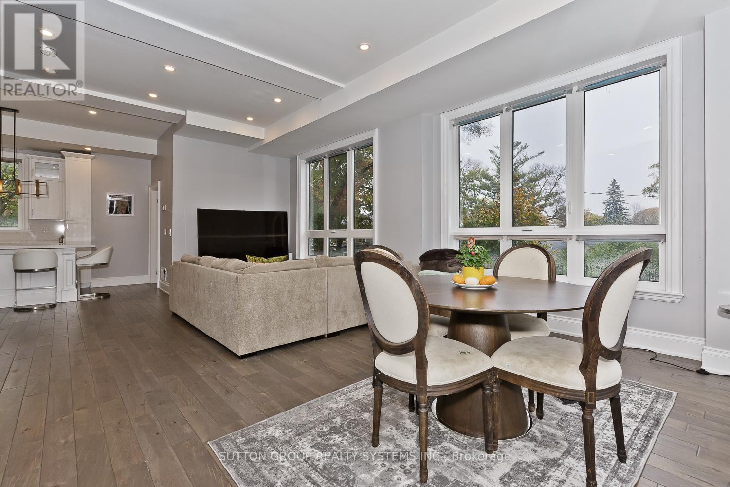 15 Old Oak Drive, Toronto, Ontario  M9A 1A3 - Photo 12 - W12152874