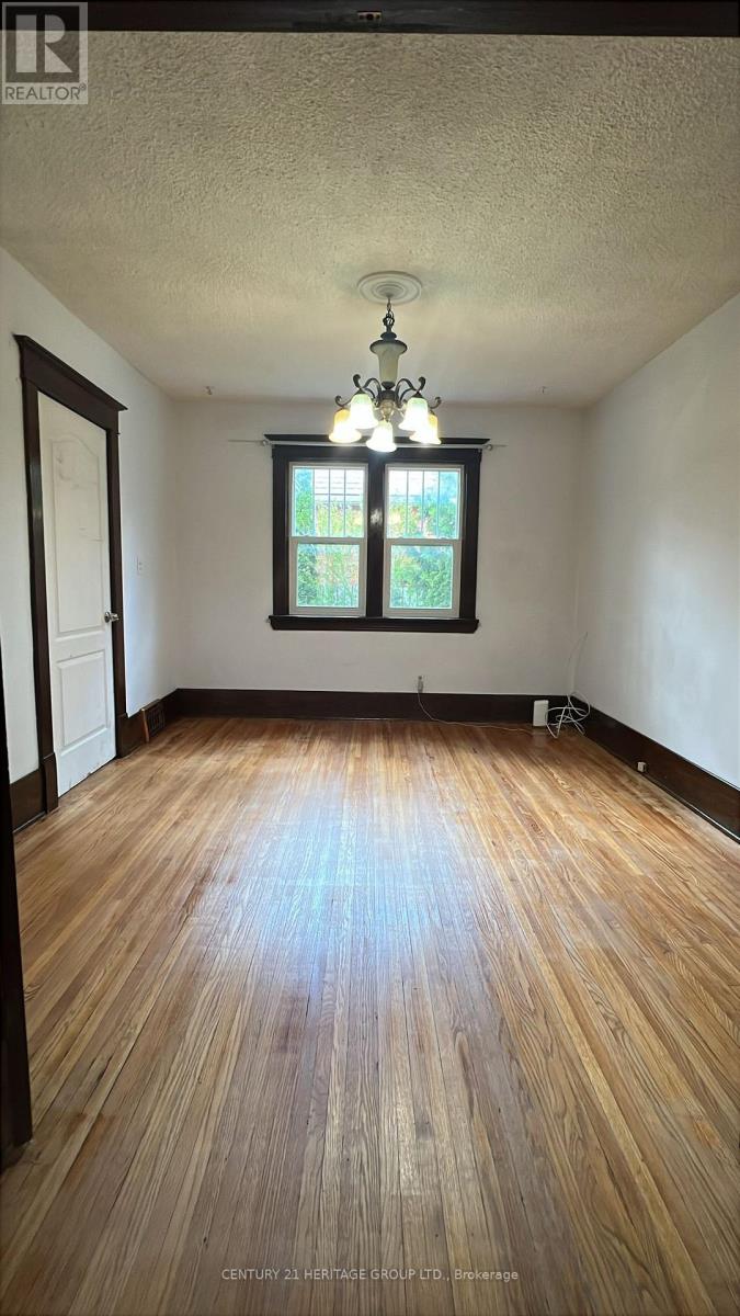 361 Ashland Avenue, London East (East M), Ontario  N5W 4E9 - Photo 8 - X12152260