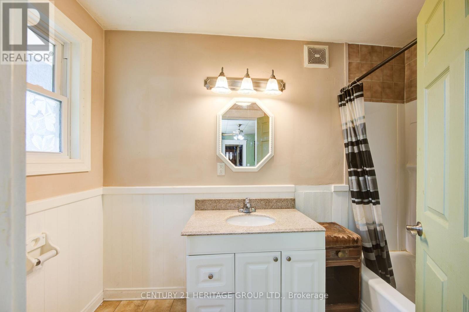 361 Ashland Avenue, London East (East M), Ontario  N5W 4E9 - Photo 7 - X12152260