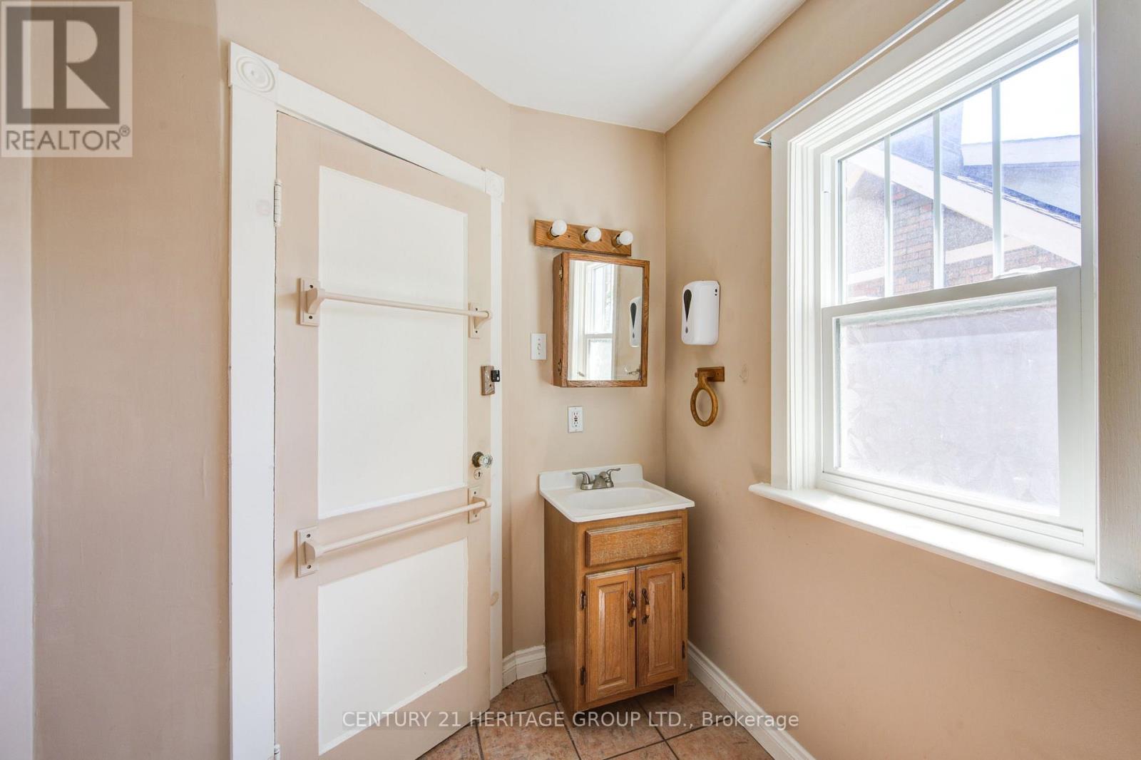 361 Ashland Avenue, London East, Ontario  N5W 4E9 - Photo 36 - X12152260