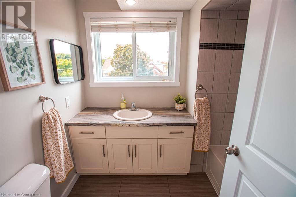 489 East Avenue Unit# B, Kitchener, Ontario  N2H 0A8 - Photo 34 - 40729596