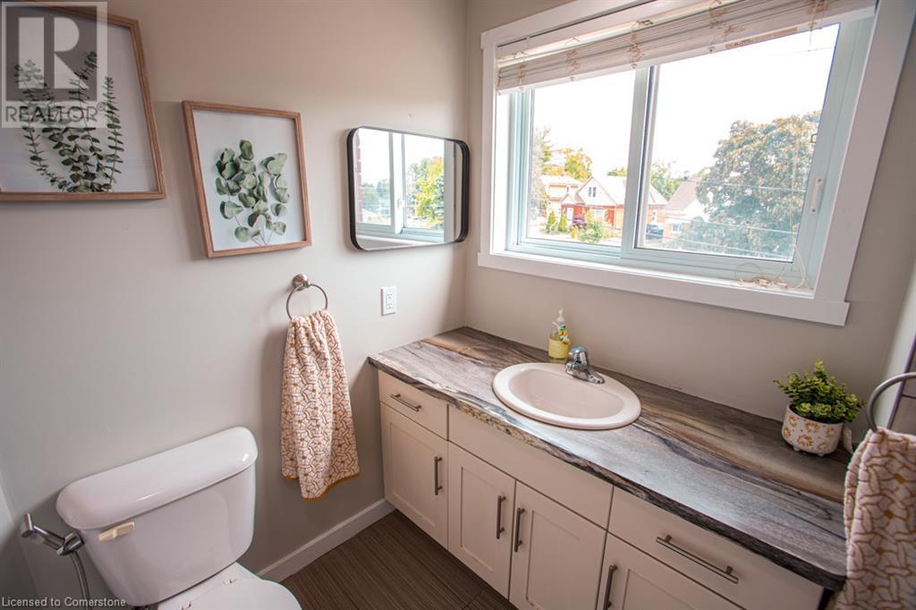 489 East Avenue Unit# B, Kitchener, Ontario  N2H 0A8 - Photo 36 - 40729596
