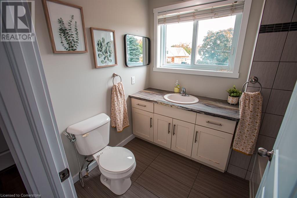 489 East Avenue Unit# B, Kitchener, Ontario  N2H 0A8 - Photo 37 - 40729596
