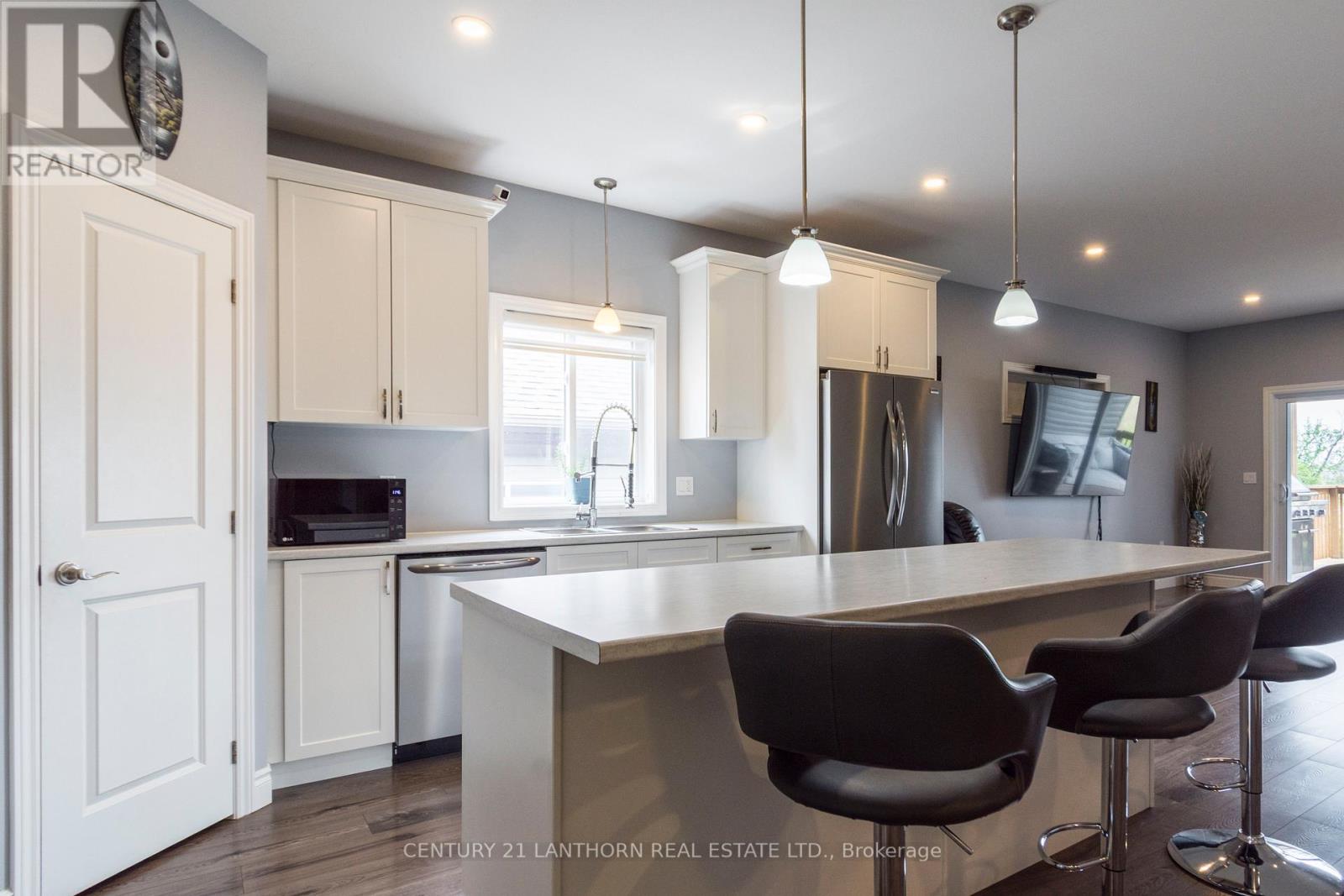 64 Redwood Drive, Belleville, Ontario  K8N 0K4 - Photo 7 - X12153986