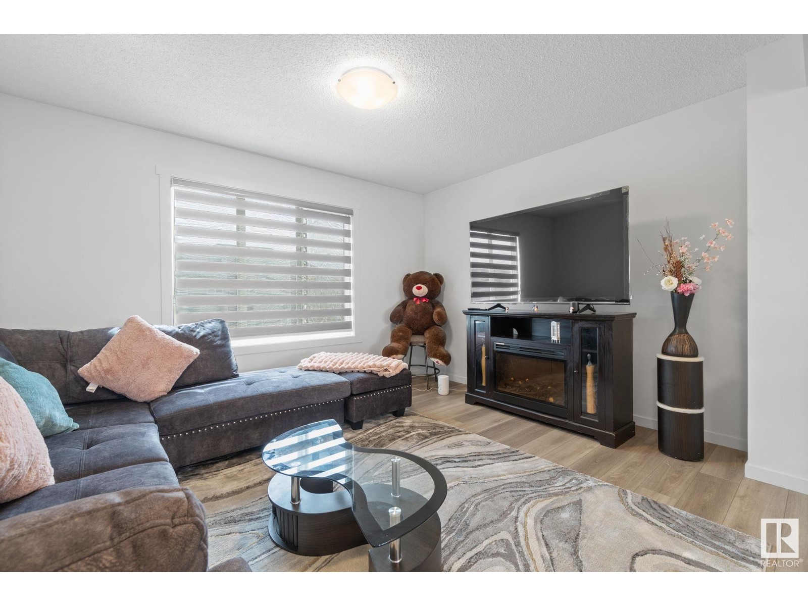 Property at 22727 84 AV NW image 4
