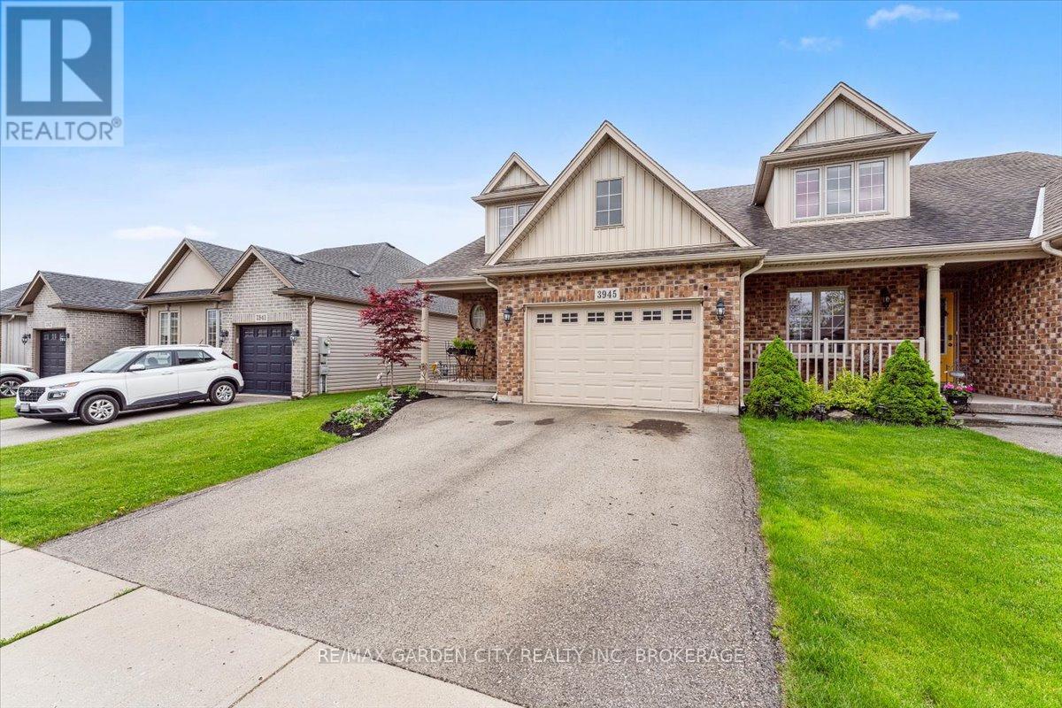 3945 Village Creek Drive, Fort Erie, Ontario  L0S 1S0 - Photo 3 - X12153976