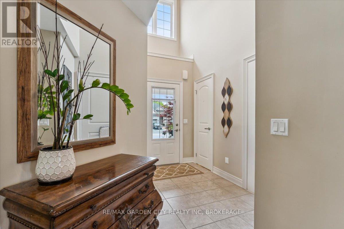 3945 Village Creek Drive, Fort Erie, Ontario  L0S 1S0 - Photo 8 - X12153976