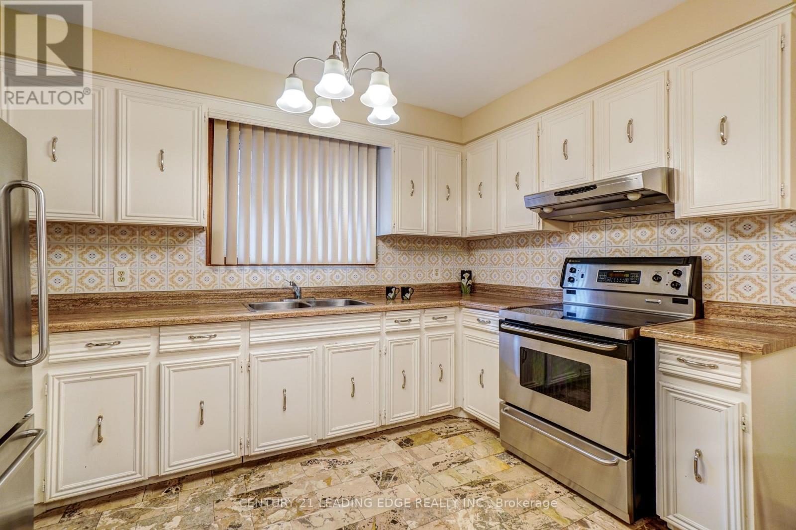 302 Huntsmill Boulevard, Toronto, Ontario  M1W 3C8 - Photo 16 - E12153920