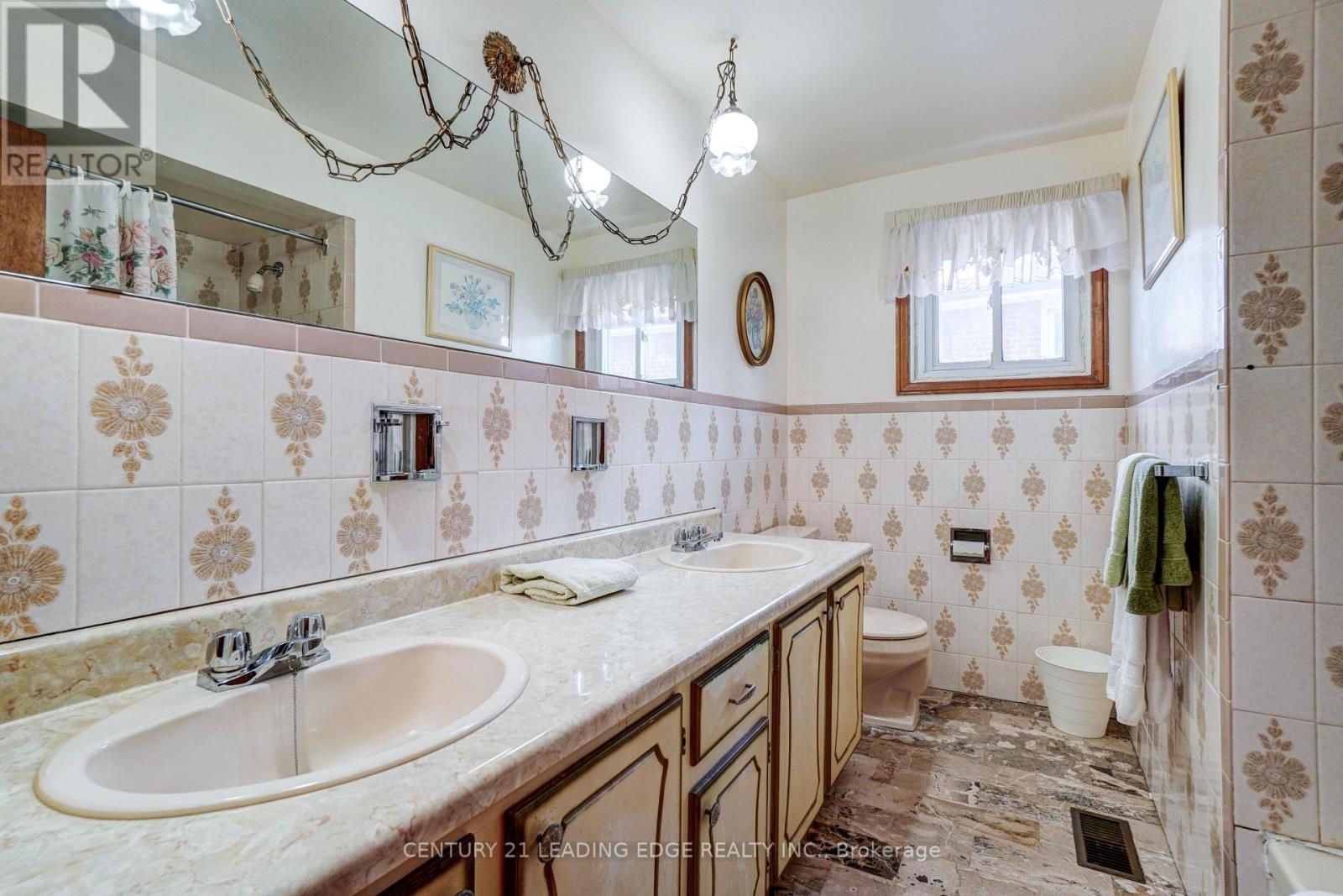 302 Huntsmill Boulevard, Toronto, Ontario  M1W 3C8 - Photo 24 - E12153920