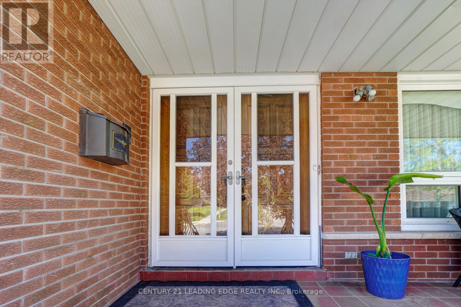 302 Huntsmill Boulevard, Toronto, Ontario  M1W 3C8 - Photo 3 - E12153920