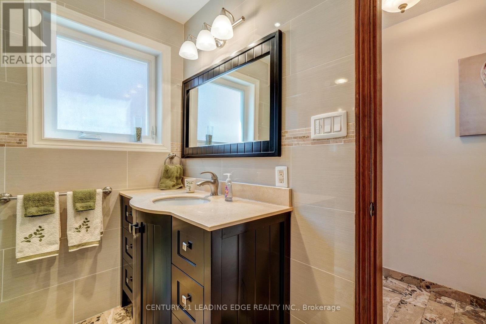 302 Huntsmill Boulevard, Toronto, Ontario  M1W 3C8 - Photo 32 - E12153920