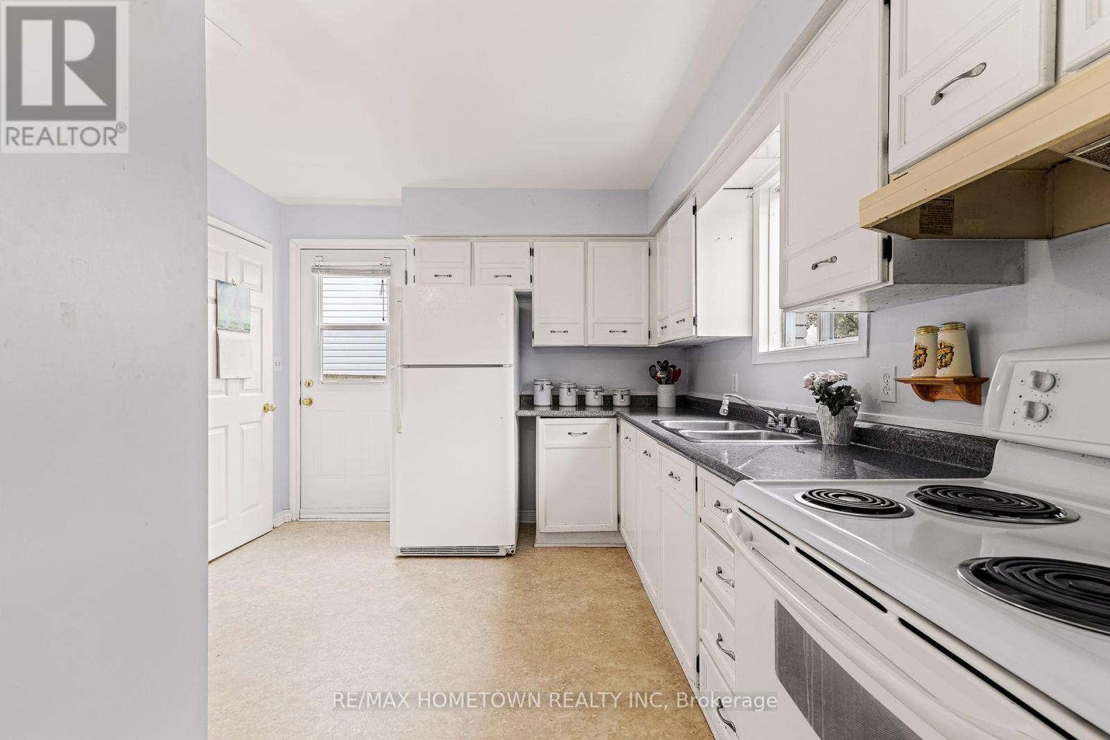 12 Karolina Street, Brockville, Ontario  K6V 6L4 - Photo 13 - X12154057