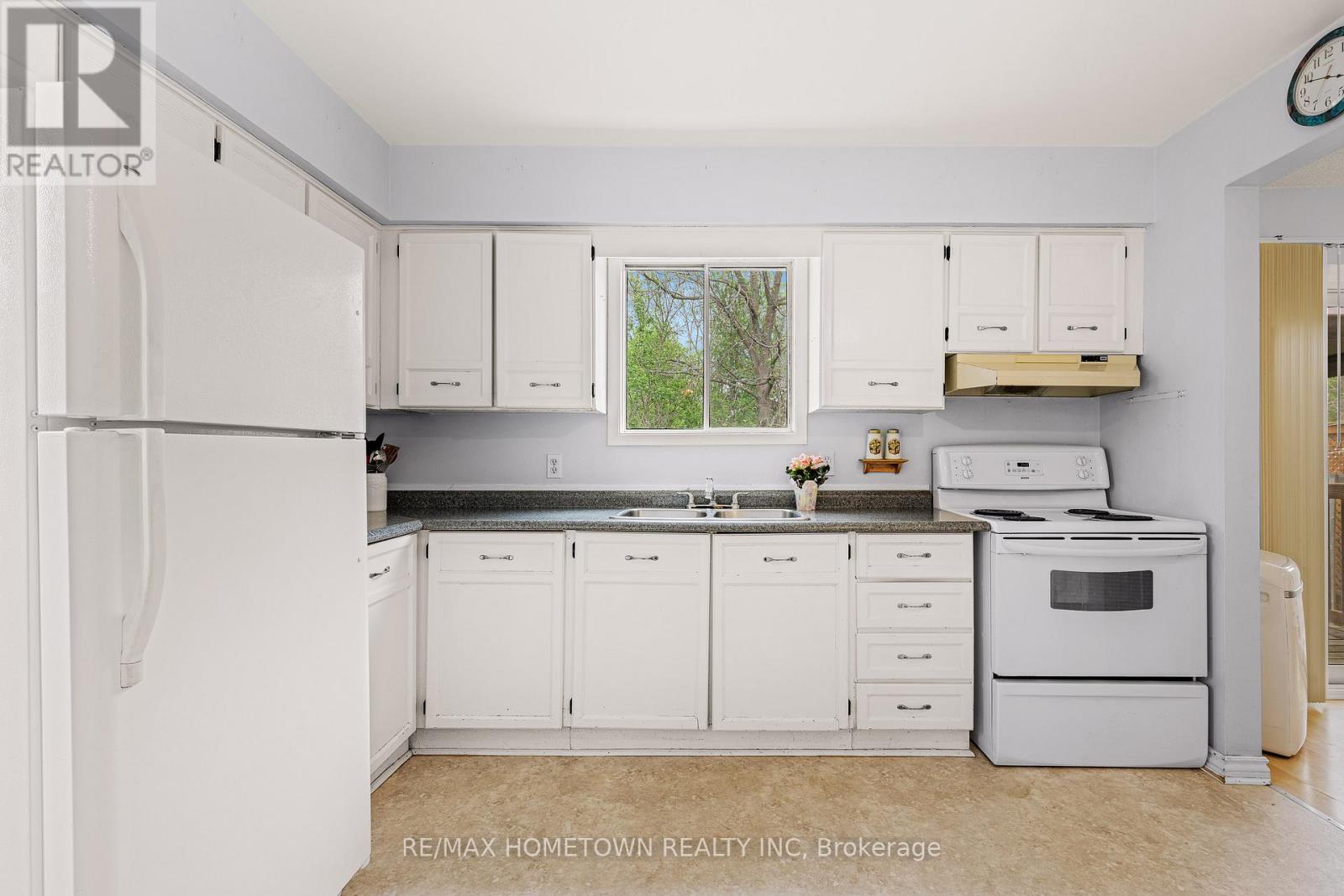12 Karolina Street, Brockville, Ontario  K6V 6L4 - Photo 14 - X12154057