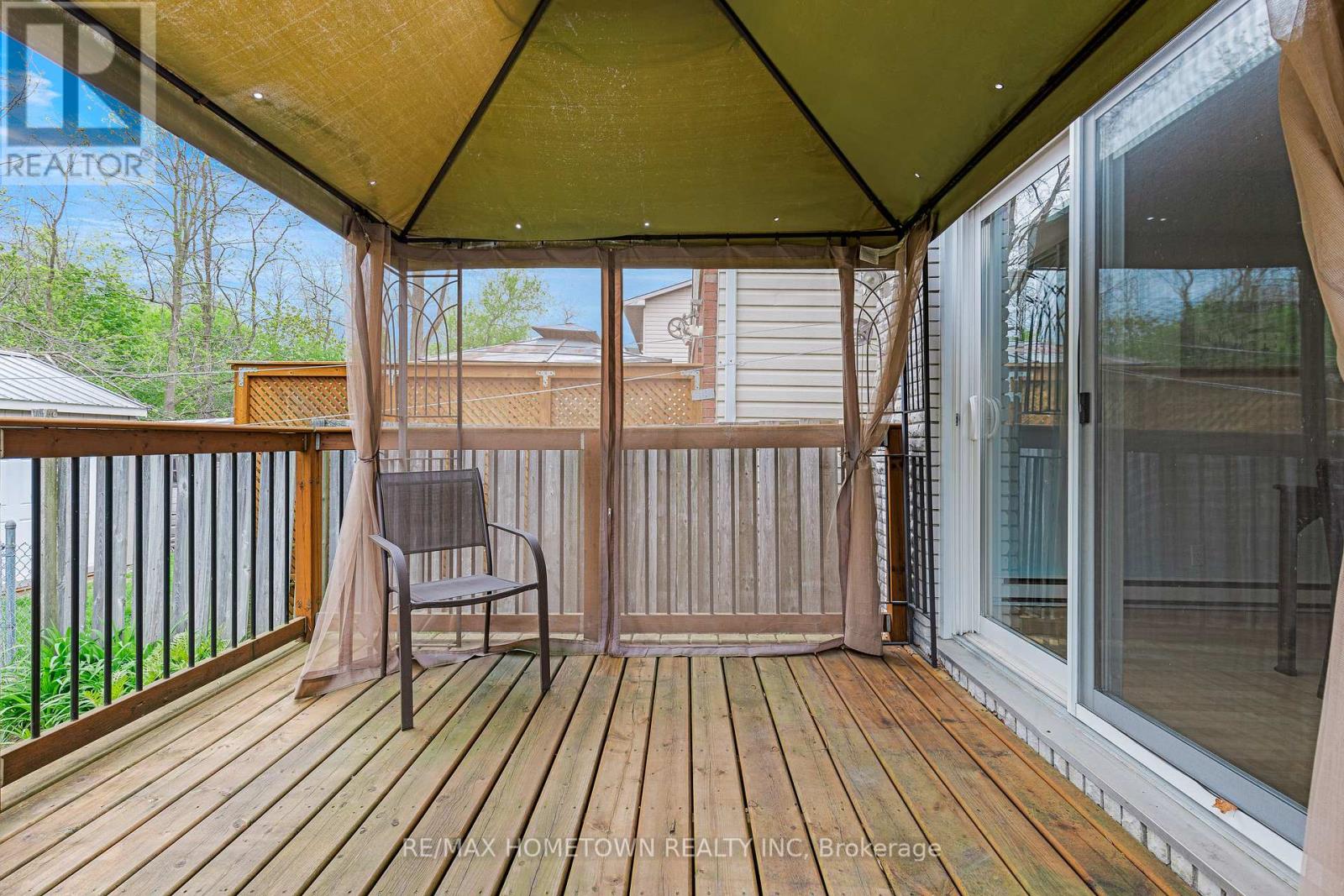 12 Karolina Street, Brockville, Ontario  K6V 6L4 - Photo 6 - X12154057
