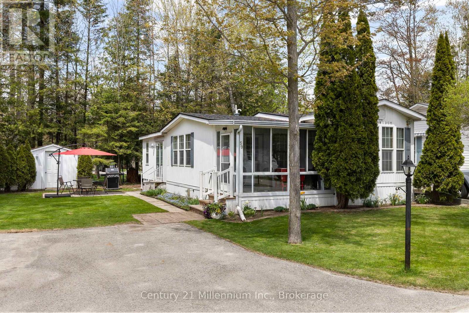 59 Topaz Street, Wasaga Beach, Ontario  L9Z 1X7 - Photo 3 - S12153973