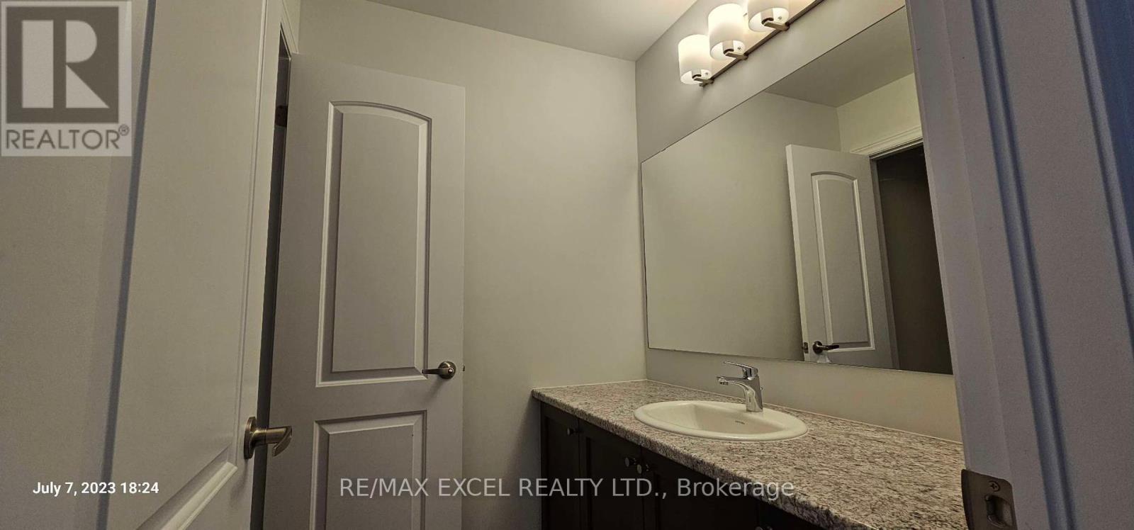 131 Lageer Drive, Whitchurch-Stouffville, Ontario  L4A 4V2 - Photo 10 - N12152247