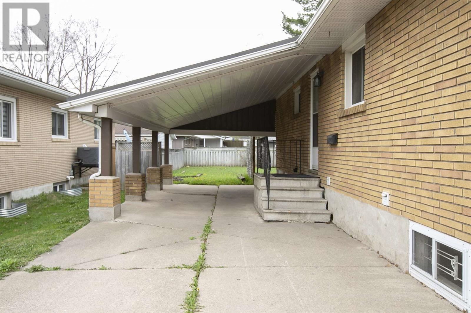 1673 Wellington St E, Sault Ste. Marie, Ontario  P6A 2S1 - Photo 4 - SM251151