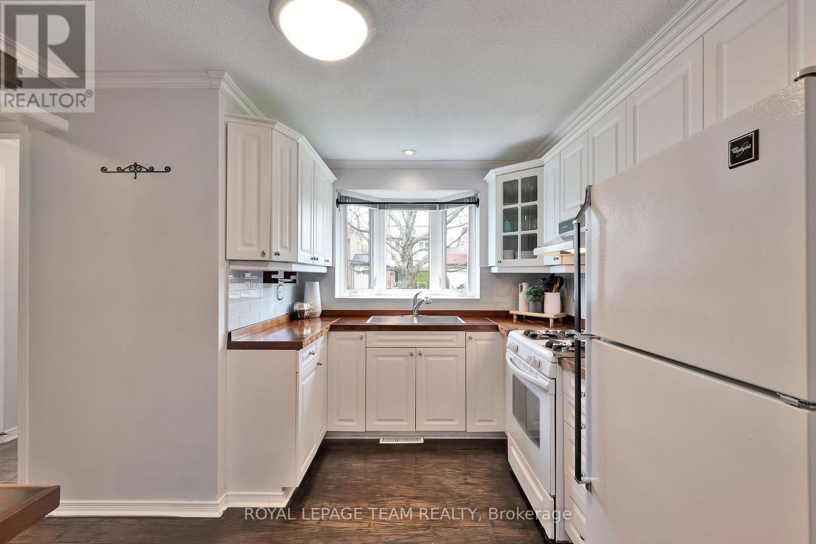 1642 Lafrance Drive, Ottawa, Ontario  K1E 2L8 - Photo 8 - X12153983